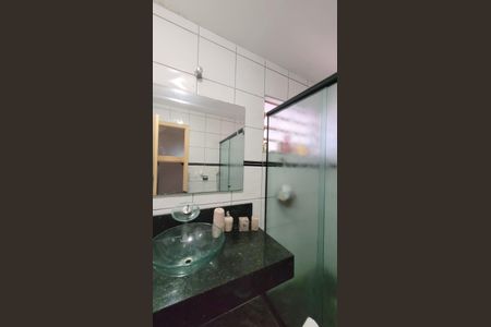 Casa à venda com 273m², 3 quartos e 3 vagas Casa à venda com 273m², 3 quartos e 3 vagasBanheiro Social