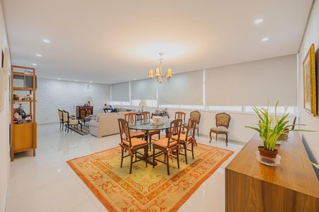 Apartamento à venda com 158m², 2 quartos e 1 vagaSala