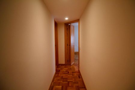 Apartamento à venda com 144m², 2 quartos e 2 vagasCorredor