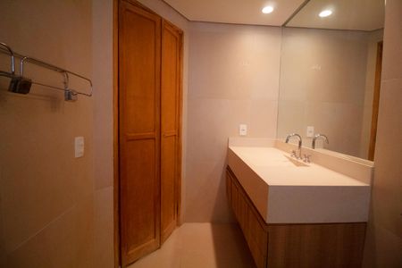 Apartamento à venda com 144m², 2 quartos e 2 vagasBanheiro 2