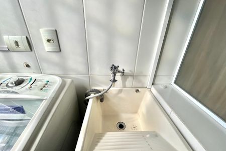 Apartamento para alugar com 65m², 2 quartos e 1 vagaÁrea de Serviço