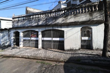 Casa à venda com 176m², 3 quartos e 3 vagasFachada
