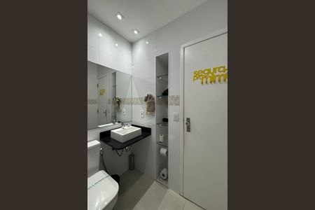 Apartamento à venda com 73m², 2 quartos e sem vagaBanheiro social