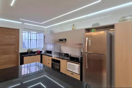 Casa à venda com 200m², 3 quartos e 4 vagasFoto 01