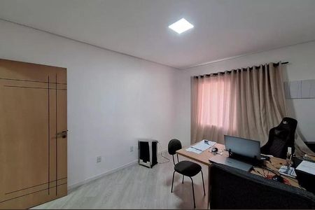 Casa à venda com 200m², 3 quartos e 4 vagasFoto 01