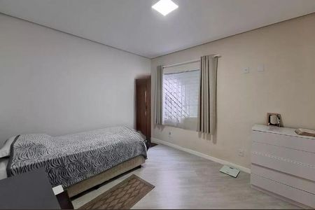 Casa à venda com 200m², 3 quartos e 4 vagasFoto 01