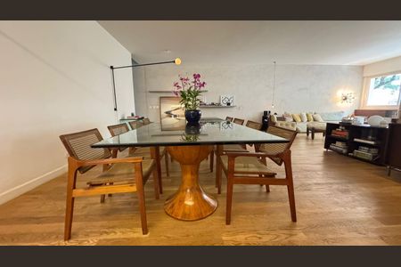 Apartamento à venda com 200m², 2 quartos e 2 vagas