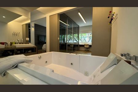 Apartamento à venda com 200m², 2 quartos e 2 vagas