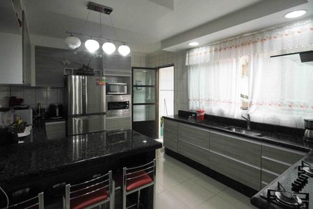 Casa à venda com 138m², 3 quartos e 2 vagas Casa à venda com 138m², 3 quartos e 2 vagasCozinha