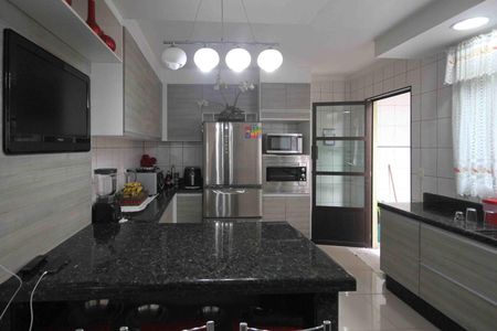 Casa à venda com 138m², 3 quartos e 2 vagas Casa à venda com 138m², 3 quartos e 2 vagasCozinha