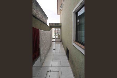 Casa à venda com 138m², 3 quartos e 2 vagas Casa à venda com 138m², 3 quartos e 2 vagasCorredor lateral