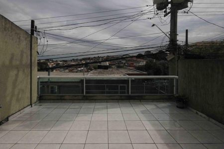 Casa à venda com 138m², 3 quartos e 2 vagas Casa à venda com 138m², 3 quartos e 2 vagasVaranda