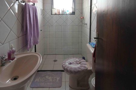 Casa à venda com 138m², 3 quartos e 2 vagas Casa à venda com 138m², 3 quartos e 2 vagasBanheiro da Suíte