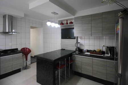 Casa à venda com 138m², 3 quartos e 2 vagas Casa à venda com 138m², 3 quartos e 2 vagasCozinha