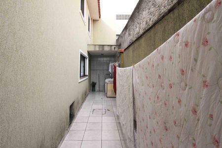 Casa à venda com 138m², 3 quartos e 2 vagas Casa à venda com 138m², 3 quartos e 2 vagasCorredor lateral