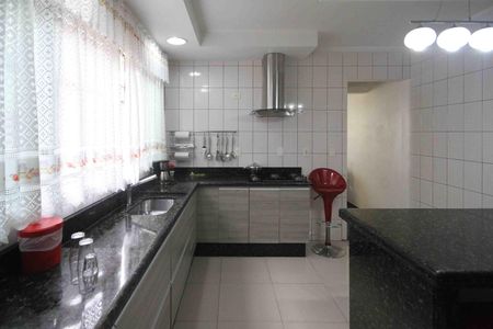 Casa à venda com 138m², 3 quartos e 2 vagas Casa à venda com 138m², 3 quartos e 2 vagasCozinha