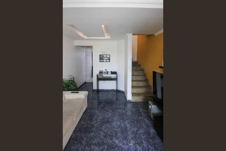 Casa à venda com 138m², 3 quartos e 2 vagas Casa à venda com 138m², 3 quartos e 2 vagasSala