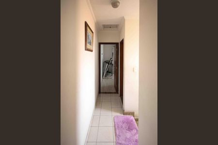 Casa à venda com 138m², 3 quartos e 2 vagas Casa à venda com 138m², 3 quartos e 2 vagasCorredor