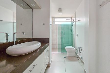 Apartamento para alugar com 150m², 3 quartos e 2 vagasbanheiro  da suíte 