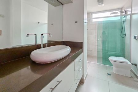 Apartamento para alugar com 150m², 3 quartos e 2 vagasbanheiro  da suíte 