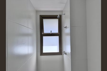 Apartamento à venda com 188m², 4 quartos e 3 vagas Apartamento à venda com 188m², 4 quartos e 3 vagasCozinha e Área de Serviço - Banheiro