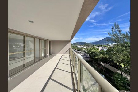 Apartamento à venda com 188m², 4 quartos e 3 vagas Apartamento à venda com 188m², 4 quartos e 3 vagasVaranda