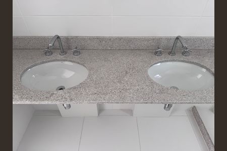 Apartamento à venda com 188m², 4 quartos e 3 vagas Apartamento à venda com 188m², 4 quartos e 3 vagasSuíte 2 - Banheiro