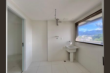 Apartamento à venda com 188m², 4 quartos e 3 vagas Apartamento à venda com 188m², 4 quartos e 3 vagasCozinha e Área de Serviço