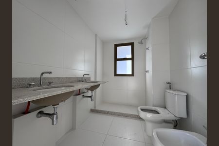 Apartamento à venda com 188m², 4 quartos e 3 vagas Apartamento à venda com 188m², 4 quartos e 3 vagasSuíte 2 - Banheiro