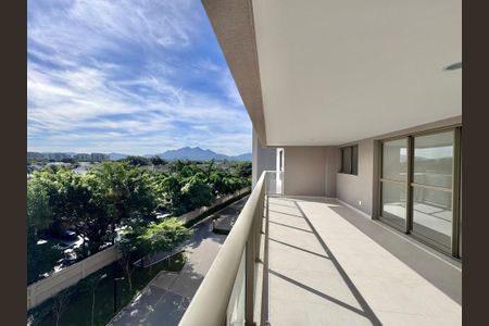 Apartamento à venda com 188m², 4 quartos e 3 vagas Apartamento à venda com 188m², 4 quartos e 3 vagasVaranda