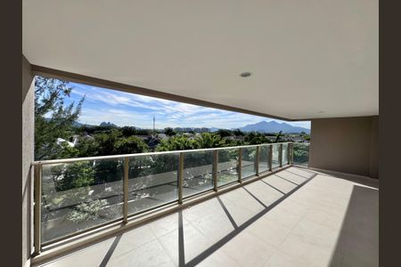 Apartamento à venda com 188m², 4 quartos e 3 vagas Apartamento à venda com 188m², 4 quartos e 3 vagasVaranda