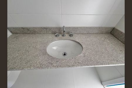 Apartamento à venda com 188m², 4 quartos e 3 vagas Apartamento à venda com 188m², 4 quartos e 3 vagasBanheiro Social