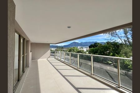 Apartamento à venda com 188m², 4 quartos e 3 vagasVaranda