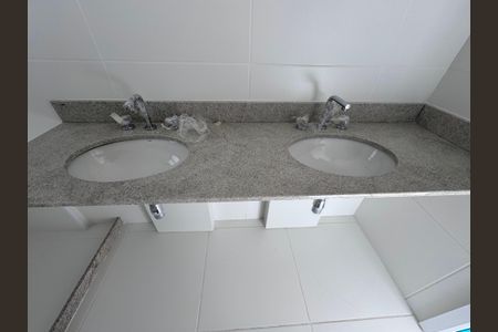 Apartamento à venda com 188m², 4 quartos e 3 vagasSuíte 2 - Banheiro