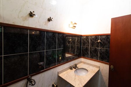 Casa à venda com 390m², 4 quartos e sem vagaBanheiro da Suíte 