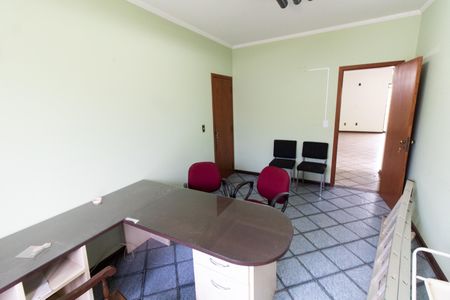 Casa à venda com 390m², 4 quartos e sem vagaEscritório