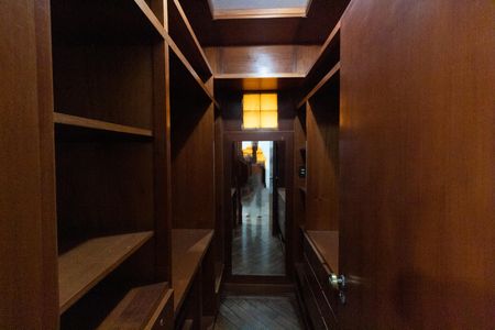 Casa à venda com 390m², 4 quartos e sem vagaCloset da suíte 4