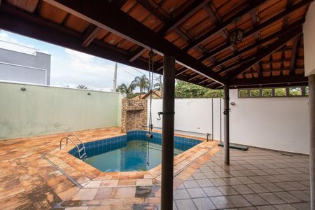 Casa à venda com 390m², 4 quartos e sem vagaÁrea Externa/Piscina 