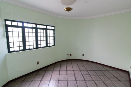 Casa à venda com 390m², 4 quartos e sem vagaSala de TV