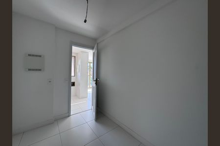 Apartamento à venda com 121m², 3 quartos e 2 vagas Apartamento à venda com 121m², 3 quartos e 2 vagasQuarto de Serviço