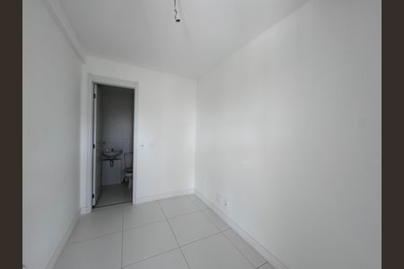 Apartamento à venda com 121m², 3 quartos e 2 vagas Apartamento à venda com 121m², 3 quartos e 2 vagasQuarto de Serviço