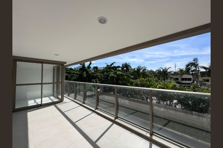 Apartamento à venda com 121m², 3 quartos e 2 vagas Apartamento à venda com 121m², 3 quartos e 2 vagasVaranda