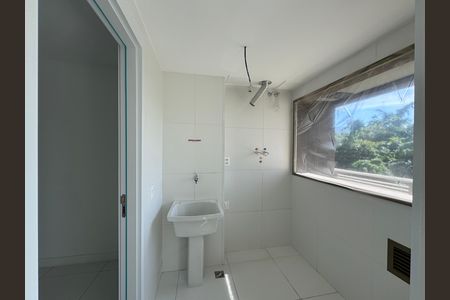 Apartamento à venda com 121m², 3 quartos e 2 vagas Apartamento à venda com 121m², 3 quartos e 2 vagasCozinha e Área de Serviço