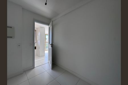 Apartamento à venda com 121m², 3 quartos e 2 vagas Apartamento à venda com 121m², 3 quartos e 2 vagasQuarto de Serviço