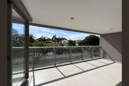 Apartamento à venda com 121m², 3 quartos e 2 vagas Apartamento à venda com 121m², 3 quartos e 2 vagasVaranda