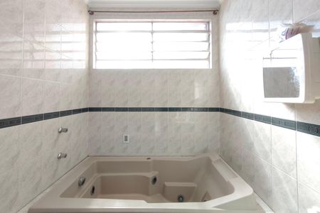 Casa à venda com 300m², 3 quartos e 4 vagasBanheiro 2