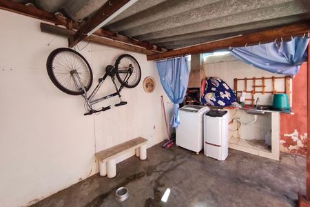 Casa à venda com 300m², 3 quartos e 4 vagasQuintal - Fundos