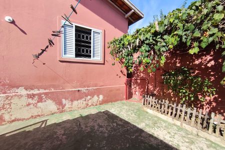 Casa à venda com 300m², 3 quartos e 4 vagasQuintal - Fundos