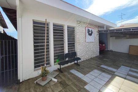 Casa à venda com 300m², 3 quartos e 4 vagasQuintal - Garagem