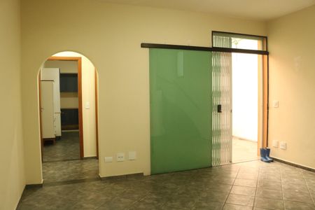 Casa à venda com 280m², 3 quartos e 2 vagasSala
